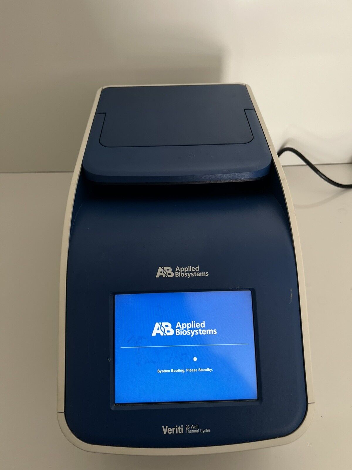 Applied Biosystems Veriti 96-well Thermal Cycler PCR - 9902