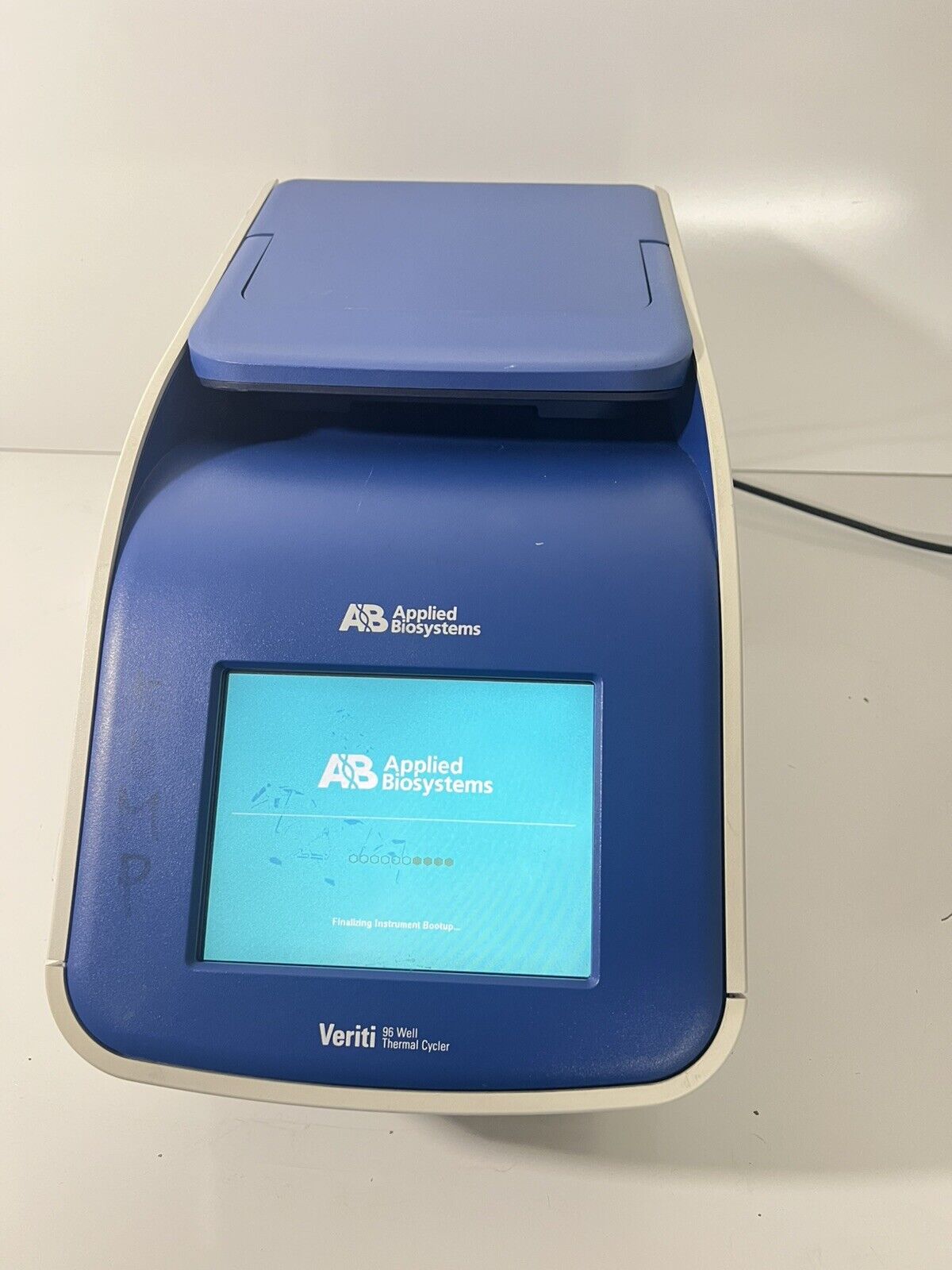 Applied Biosystems Veriti 96-well Thermal Cycler PCR - 9902