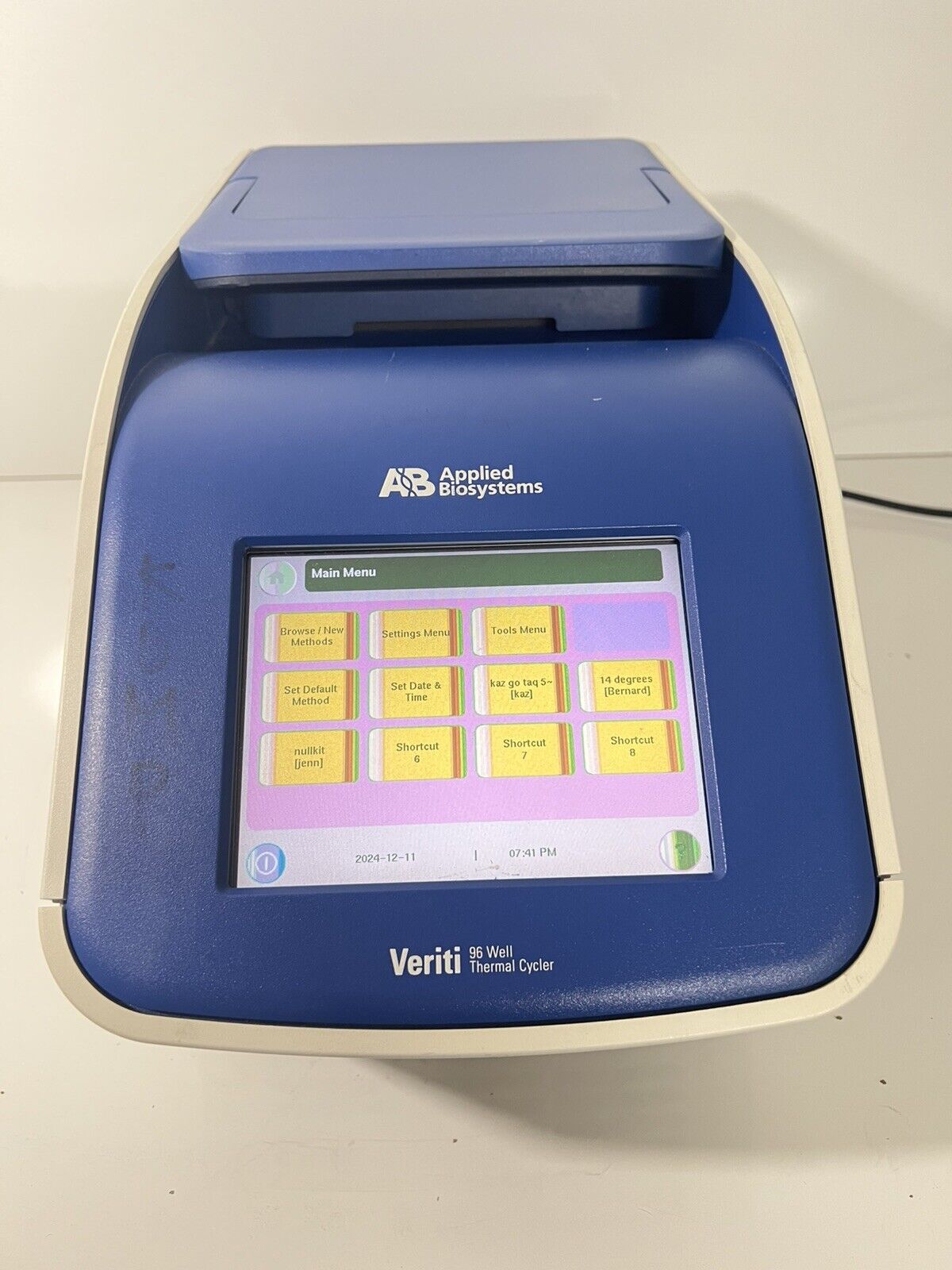 Applied Biosystems Veriti 96-well Thermal Cycler PCR - 9902