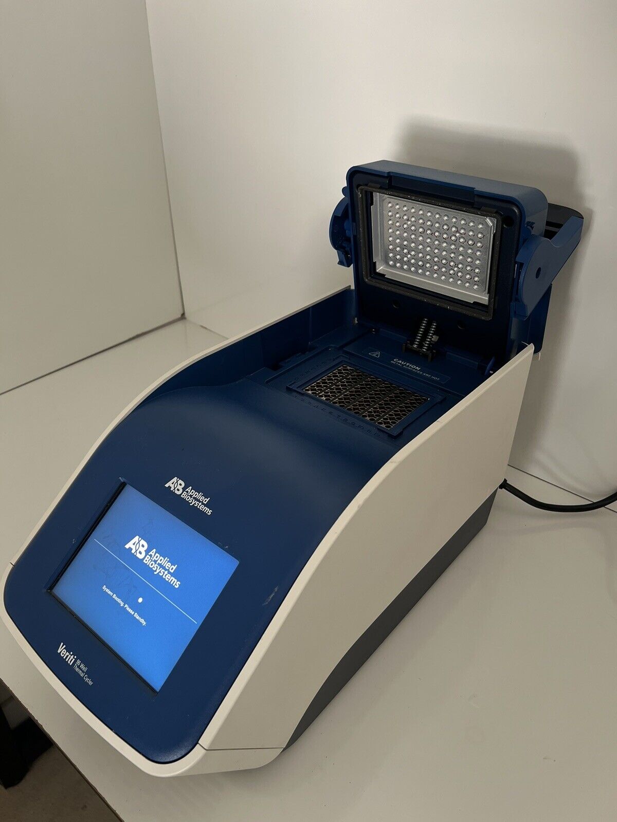 Applied Biosystems Veriti 96-well Thermal Cycler PCR - 9902