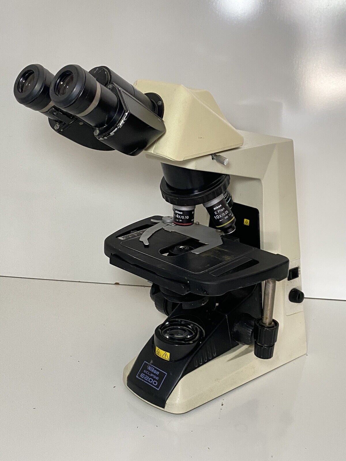 Nikon Eclipse E200 MV R Compound Binocular Microscope with 4 Objectives